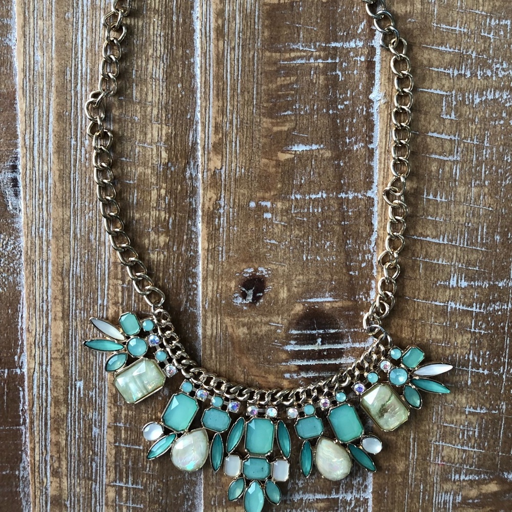 Mint jeweled necklace .